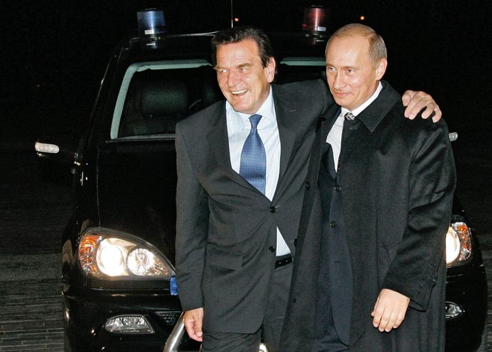 Alte Freunde: Damaliger SPD-Kanzler Schröder (l.), russischer Präsident Putin, im Oktober 2005