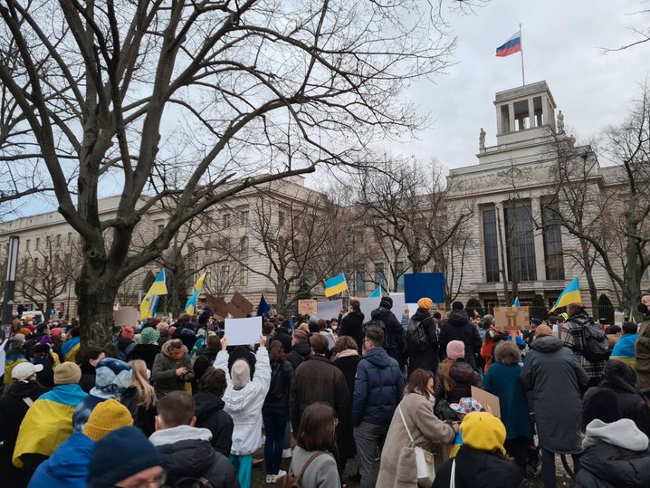 Proteste vor der russischen Botschaft, am Dienstagnachmittag in Berlin