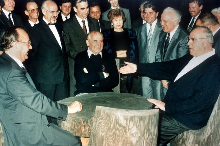 Verhandler Genscher, Gorbatschow, Kohl 1990 bei Treffen im Kaukasus