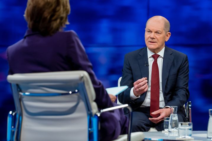 Olaf Scholz im Gespräch mit Maybrit Illner