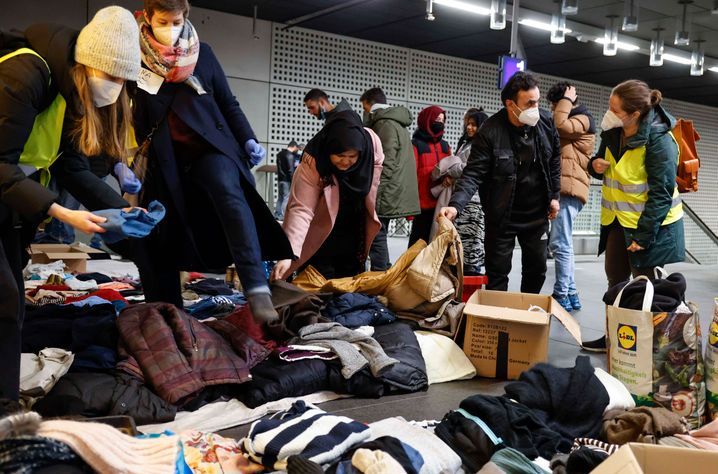 Flüchtlinge und Helfer am Berliner Hauptbahnhof