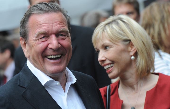 Gerhard Schröder und Doris Schröder-Köpf (im Jahr 2012)