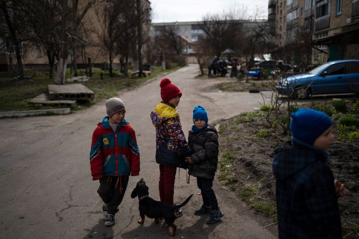 Kinder in Butscha am Stadtrand von Kiew: Die Ukraine sieht ihre Zukunft in der EU