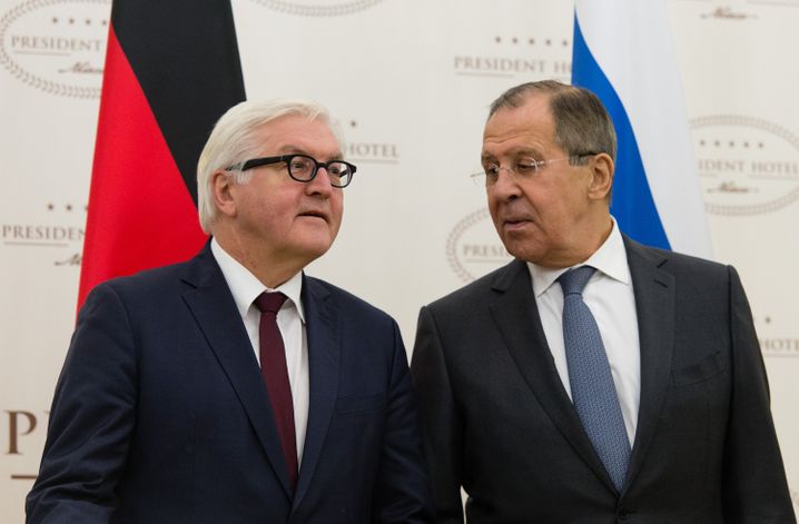 Die Außenminister Frank-Walter Steinmeier und Sergej Lawrow bei einem Treffen 2016 in Minsk