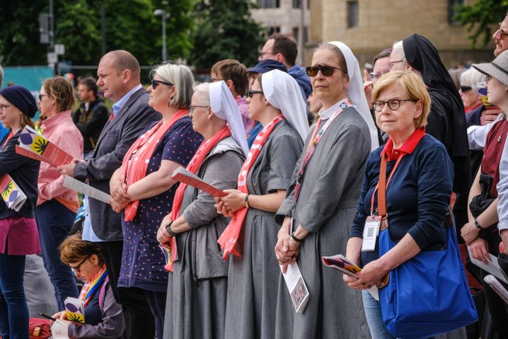 Kirchentagsbesucher in Stuttgart