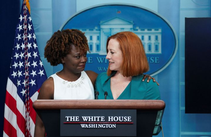 Karine Jean-Pierre (l.), Jen Psaki im Weißen Haus