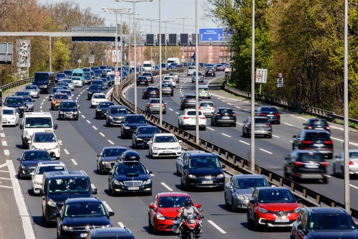 Überfüllte Autobahn in Berlin