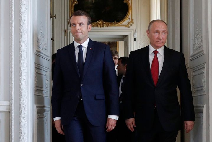 Russland nicht demütigen: Die Präsidenten Frankreichs und Russlands, Emmanuel Macron (l.) und Wladimir Putin bei einem Treffen 2017 in Versailles