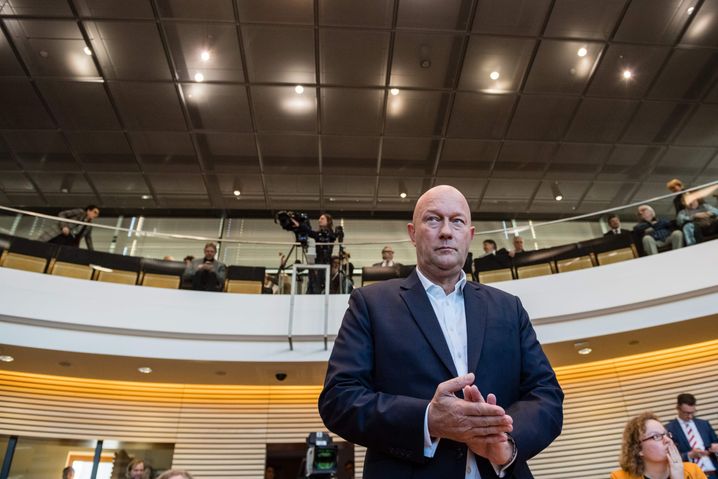 Thomas Kemmerich am 5. Februar 2020 im Thüringer Landtag nach seiner Wahl zum Ministerpräsidenten