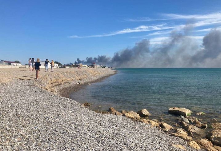 Rauchschwaden im Urlaubsparadies, nahe dem russischen Militärstützpunkt