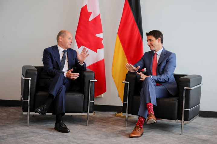 Bundeskanzler Scholz (l.) und der kanadische Premier Justin Trudeau