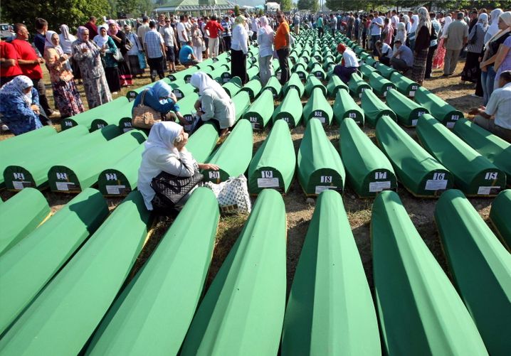 Beisetzung von Opfern des Massakers von Srebrenica von 1995 im Jahr 2012