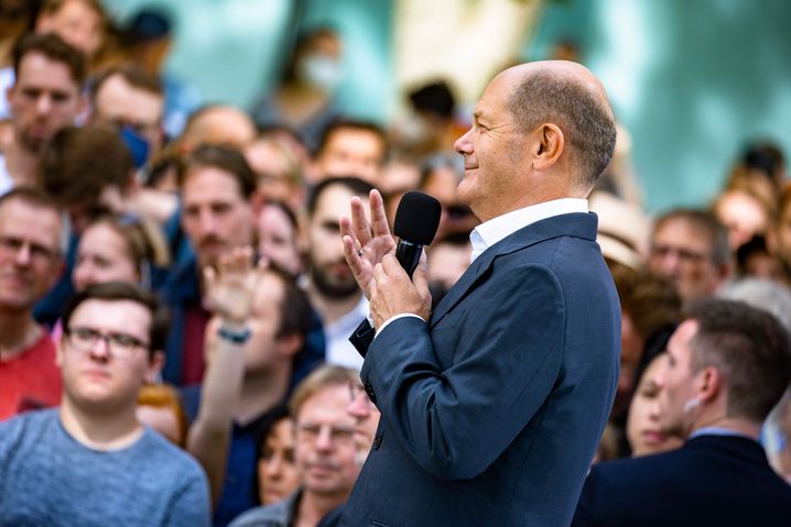 Olaf Scholz im Gespräch mit Bürgerinnen und Bürgern