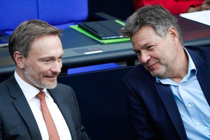 Minister Lindner, Habeck: Einig, dass die Gasumlage wackelt