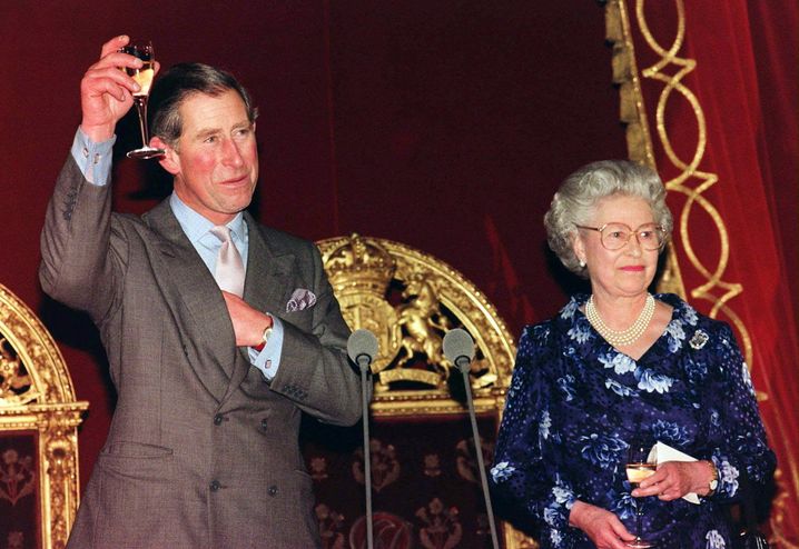 Prinz Charles und Mutter Elizabeth (1998)