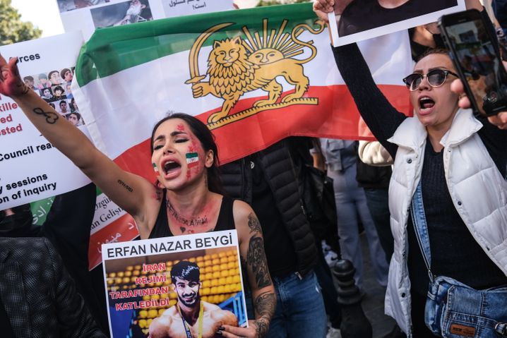 Proteste gegen das Regime in Teheran (am Montag in Istanbul)