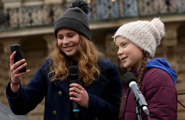 Luisa Neubauer und Greta Thunberg 2019 in Hamburg